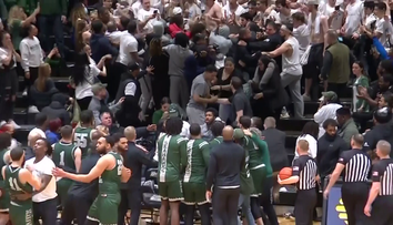 Šli si tvrdě po krku. Na univerzitním basketbalu se rvali hráči i fanoušci