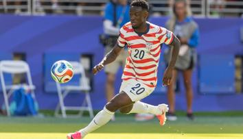 Kontroverzní rozhodnutí FIFA! Hvězda USA bude i přes červenou hrát osmifinále