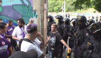 Policie obvinila kvůli násilí prvního italského fanouška. Dva jsou podezřelí
