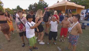 Romský festival v Praze byl plný tance a jídla. Nejvíc lákala věštírna