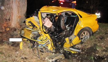 Mladý řidič (19) nezvládl auto a zabil sebe i 15letou spolujezdkyni