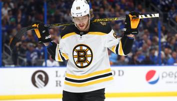 Rána pro Bruins! Pastrňák prodělal operaci. Jak dlouho bude chybět?