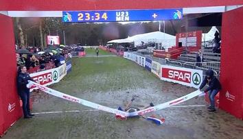 VIDEO: Evropský šampion slavil titul, v cíli se mu to však vymklo!