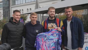 Neexistující tým prodal tisíce dresů. Český youtuber spojil síly s bývalými reprezentanty