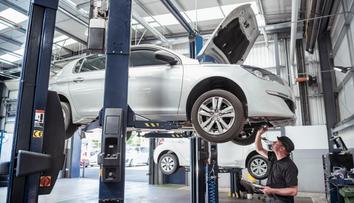 Návrh z Bruselu, který automobilkám nevoní, ale řidičům se líbí. Mohli by výrazně ušetřit