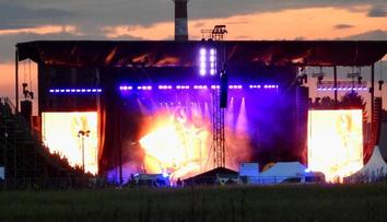 Imagine Dragons ovládli Prahu. Podívejte se, jak show pro desetitisíce vypadala