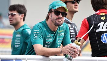 Alonso po nehodě ostře pálil do soupeřů: Jezdci na chvostu nemají kvalitu