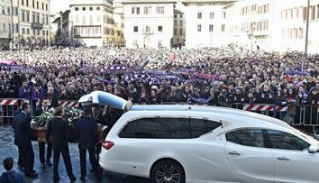 Itálie se loučila s Astorim: Dorazili Buffon,Totti a tisíce fanoušků