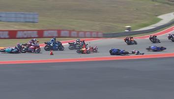 Strašidelná nehoda v Moto2. Salač utrpěl obrovskou ránu zezadu