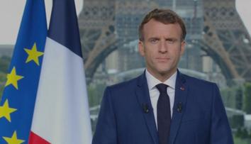 Macron žaluje fotografa. Zlobí se za snímek v plavkách na vodním skútru