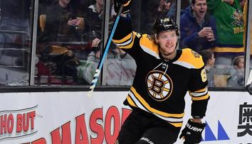 Pastrňák je nejlepším střelcem NHL! Boyle dal po rakovině hattrick