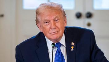 Trump se konečně dočkal, získal Nobelovu cenu míru. Má to ale háček