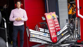 Šéf Ferrari má Hamiltona i Leclerca plné zuby: Měli by méně mluvit a více jezdit