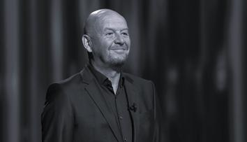 Herec David Suchařípa neunesl smrt kamaráda. Po smrti Pavla Nečase se stáhl