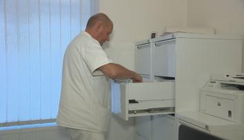 Pojišťovny by mohly přispět i na lepší péči, chtějí poslanci. Opozice nesouhlasí