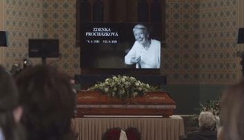 Poslední rozloučení se Zdenkou Procházkovou. Dorazili Renč i Zelenková