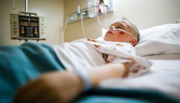 Kvůli výzvě od kamarádů spolkl petardy. 11letý chlapec skončil v nemocnici