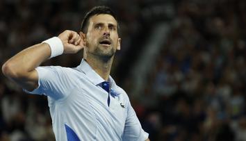 Djokovič dal soupeři dva kanáry a vyrovnal Federera