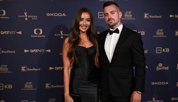 Krása a půvab na Zlaté hokejce. Hokejisté vytáhli své žhavé partnerky