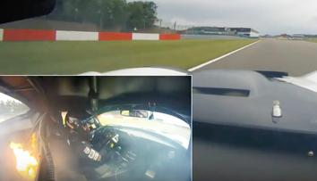 VIDEO: Zběsilá jízda o život. Pilotovi hoří auto doslova za zadkem