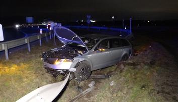 Opilý mladík ujížděl policistům, nevybral kruhový objezd
