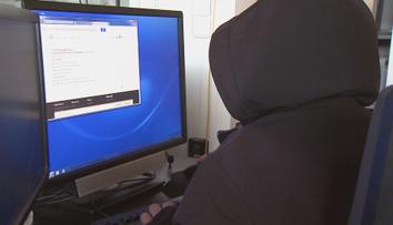 Muž se vydával za ředitele léčebny. Lstí si přišel na více než milion