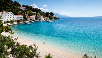 Turistu v Chorvatsku unesl mořský proud. Našli ho za čtyři hodiny v zuboženém stavu