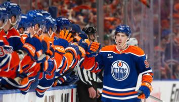 Hvězda Edmontonu hrála finále NHL se zlomenou rukou, prozradil McDavid