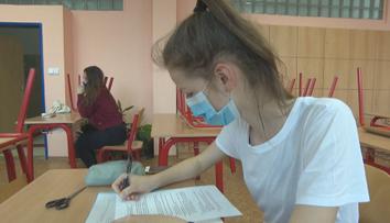 Žákům se u maturit dařilo lépe než loni. Úředníci ale zmírnili podmínky