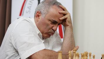 Legendární šachista Kasparov se vrácí! Hraje na turnaji i s Čechem