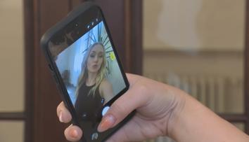 Vydírání, nadávky i nahá videa: Průzkum odhalil mrazivé chování dětí na internetu