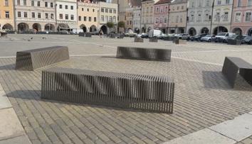 Koše či lavičky v Budějovicích dostanou jednotnou podobu, schválili radní