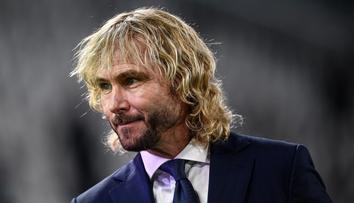 Nedvěd slaví 50. Stihl vyhrát Zlatý míč a řadu trofejí. Liga mistrů mu unikla
