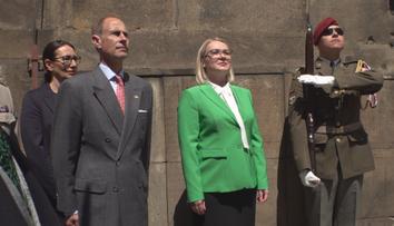 Princ Edward se sešel s Černochovou. Společně uctili památku padlých parašutistů