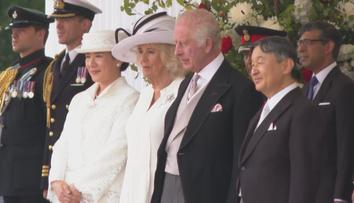 Japonský císařský pár je na návštěvě Británie. Dočkal se vřelého přivítání