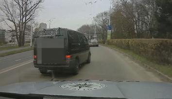 Řidič udělal myšku policistům, teď mu hrozí vězení