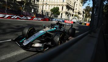 Drama v Baku pro Mercedes. Russell těsně uhájil triumf, katastrofa pro Alpine