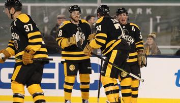 Winter Classic ovládl po obratu domácí Boston. Krejčí přihrával na rozhodující gól