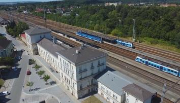 Nádraží v Chocni vyniká bezpečností a čistotou záchodů. Problém jsou výtahy