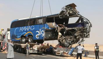 Tragédie v Egyptě. Při nehodě autobusu zemřelo 13 lidí