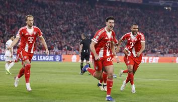 Klukovina Camavingy potopila Real. Bayern míří mezi poslední čtyřku LM
