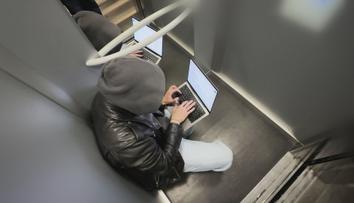Falešní manažeři připravili muže o půl milionu. Policie po nich pátrá