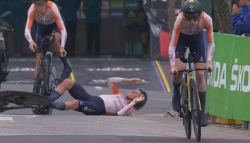 Hororová nehoda nizozemské cyklistky. V časovce upadla a zlomila si loket