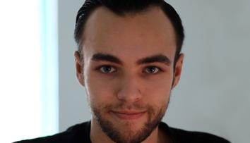 Hacker ukradl data za 2 a půl miliardy. Skrývá se v Česku! FOTO