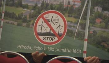 Větrníky rozdělují Česko. Lidé proti novým zónám sepsali tisíce námitek