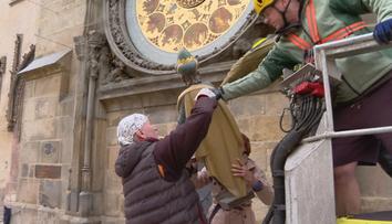 Polovina soch Pražského orloje zmizela. Ošetřují je restaurátoři, vrátí se na podzim