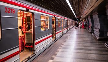 Drama v pražském metru. Muže oživovali ostatní cestující