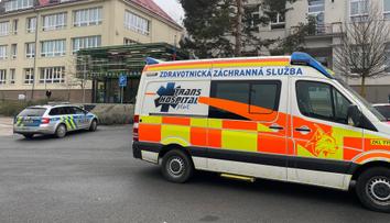 Zásah policie ve škole v Černošicích. Chlapec vytáhl revolver