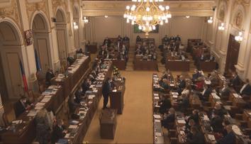 Sněmovna bude schvalovat nový trestní čin. Na programu je i volba šéfa NKÚ