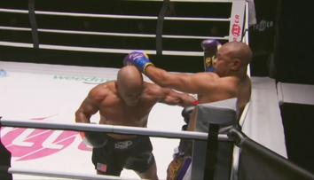 Tyson s Jonesem se v ringu nešetřili. Oba odešli s pásem WBC